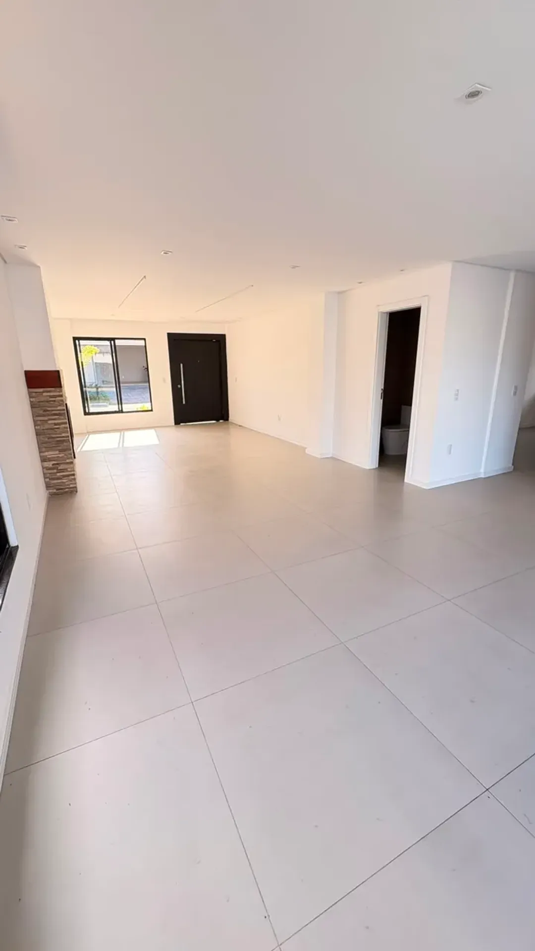 5-suite house with open-plan kitchen and 480 m² — photo 3