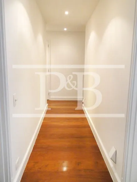 4-bedroom apartment with balcony and floor-to-ceiling windows — photo 16