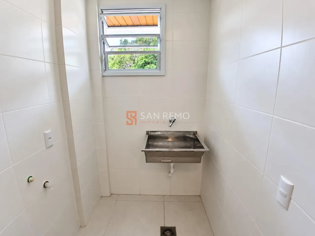 2-bedroom apartment with a washing machine — photo 8