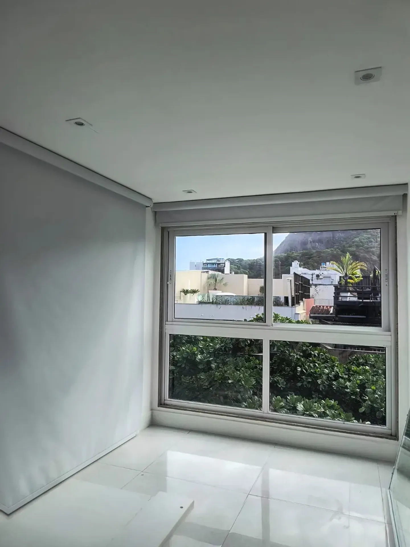 Rooftop apartment with 3 bedrooms and 1 bathroom — photo 48