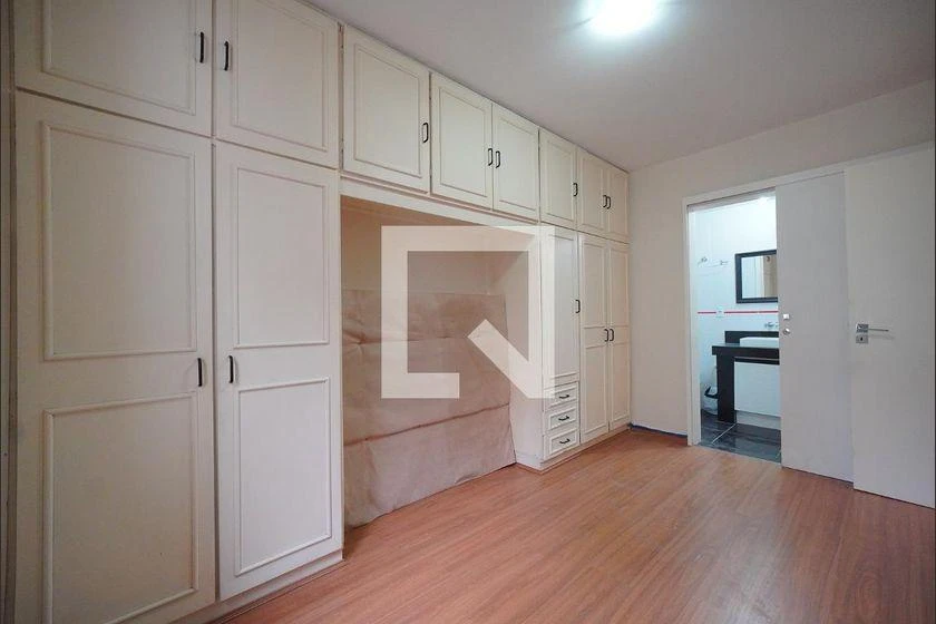 Wood or laminate floors in a one-bedroom apartment, 48 m² — photo 4