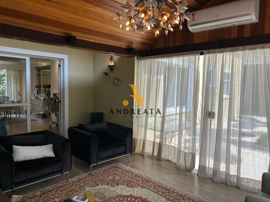 Unfurnished 6-bedroom house with 248 m² — photo 13