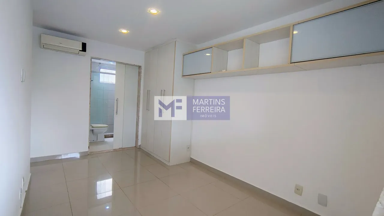 Glass-enclosed balcony in a 3-bedroom apartment, 115 m² — photo 17