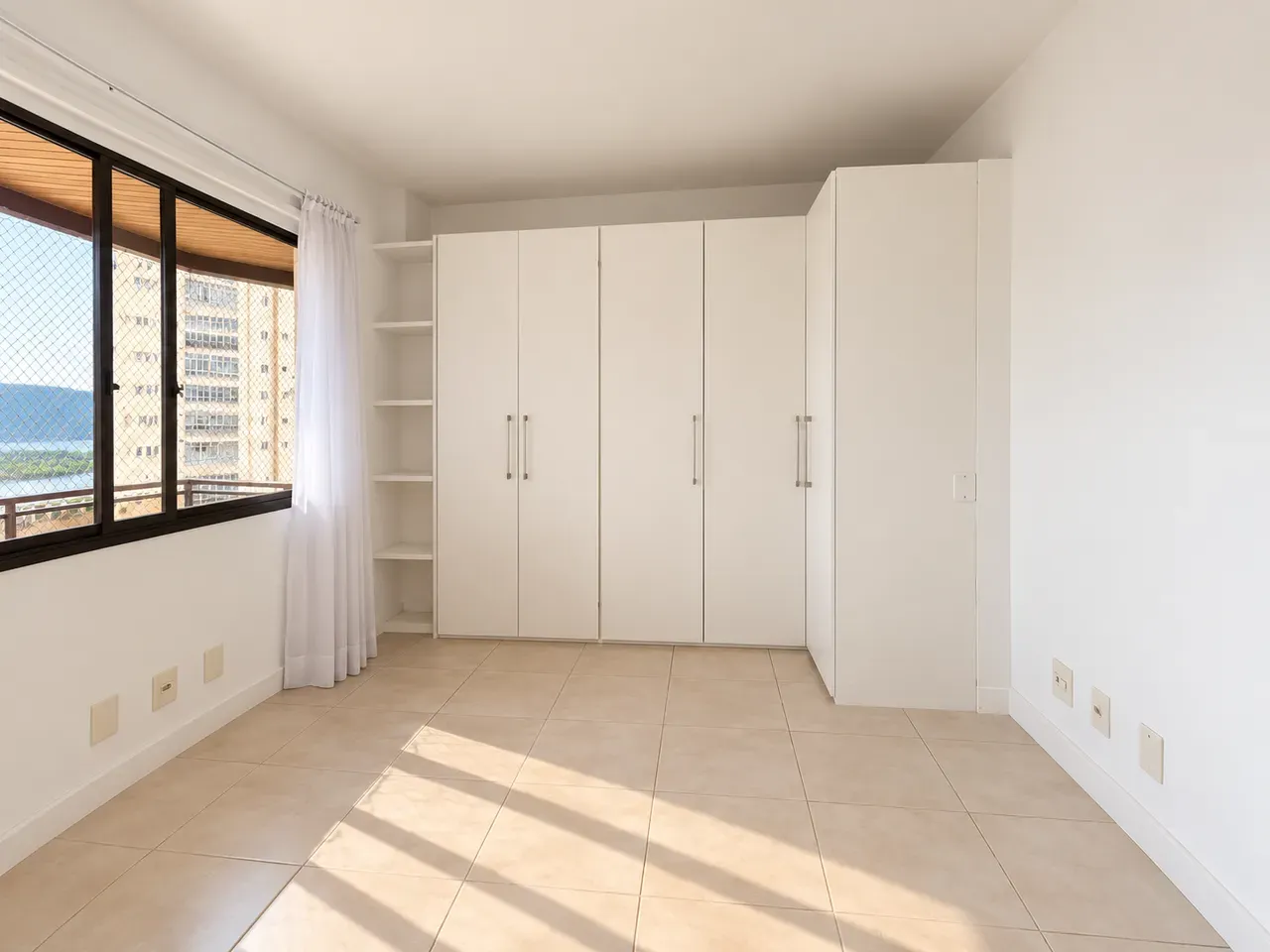 Apartamento de 3 quartos com closet — photo 3