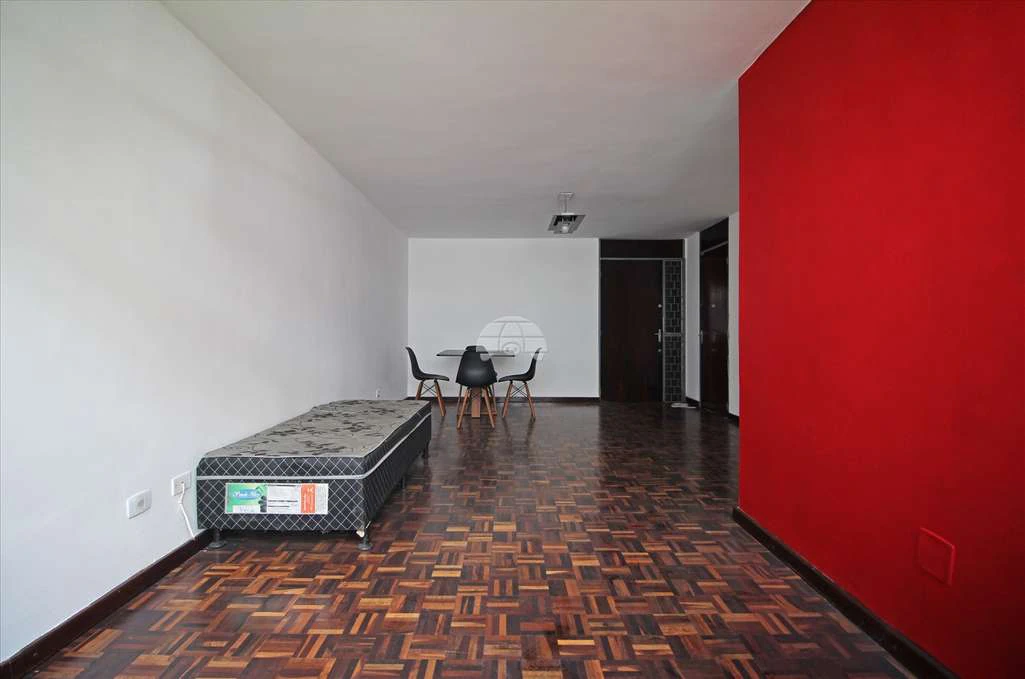 2-bedroom apartment with a closed-off kitchen — photo 5