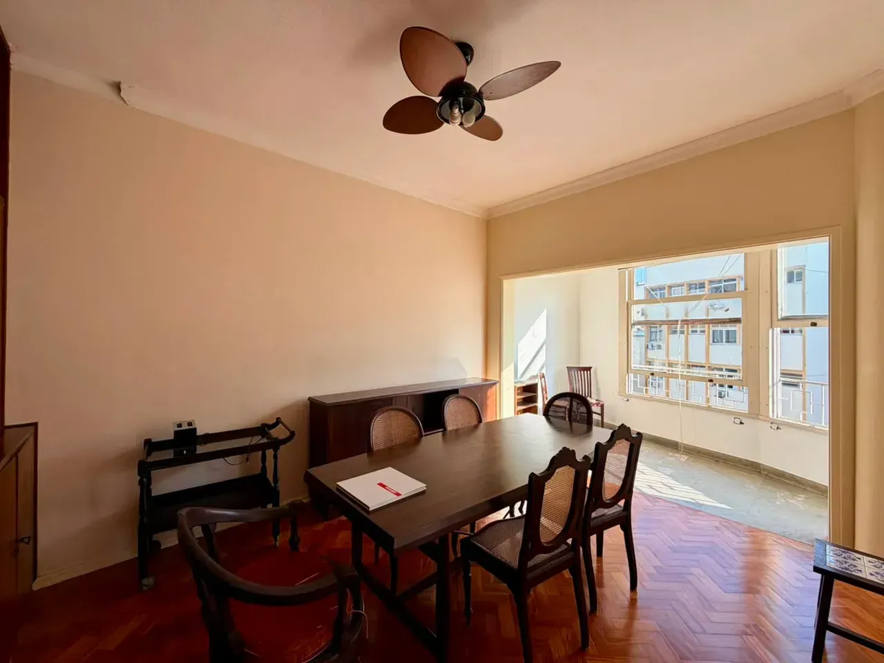 Furnished apartment with 4 bedrooms and a work desk — photo 6