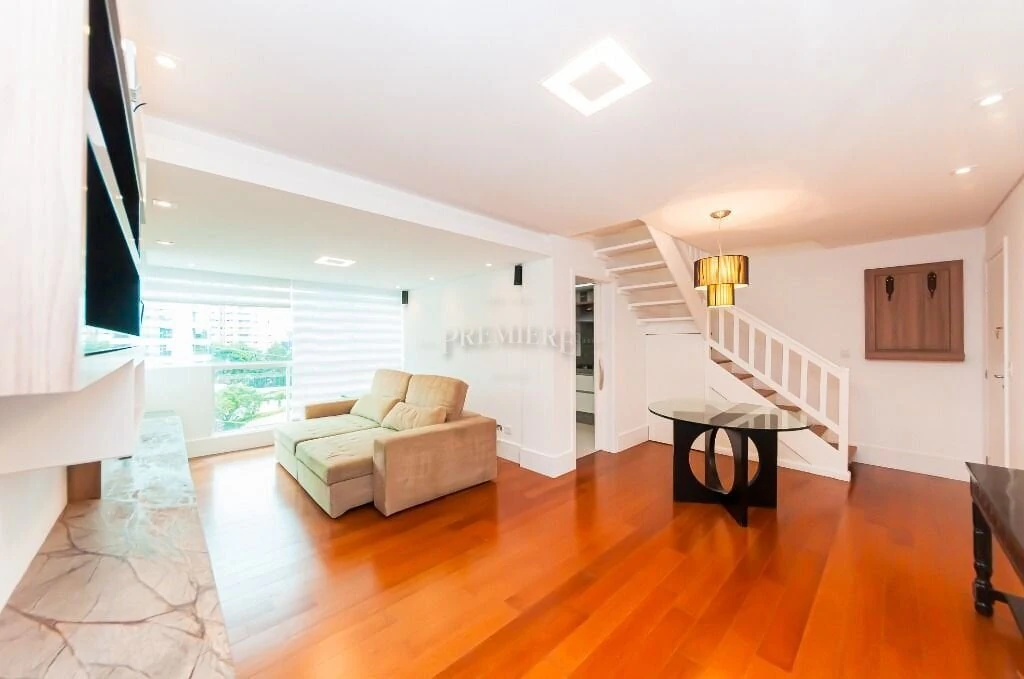 3-bedroom apartment, 1 with its own bathroom, 192 m²