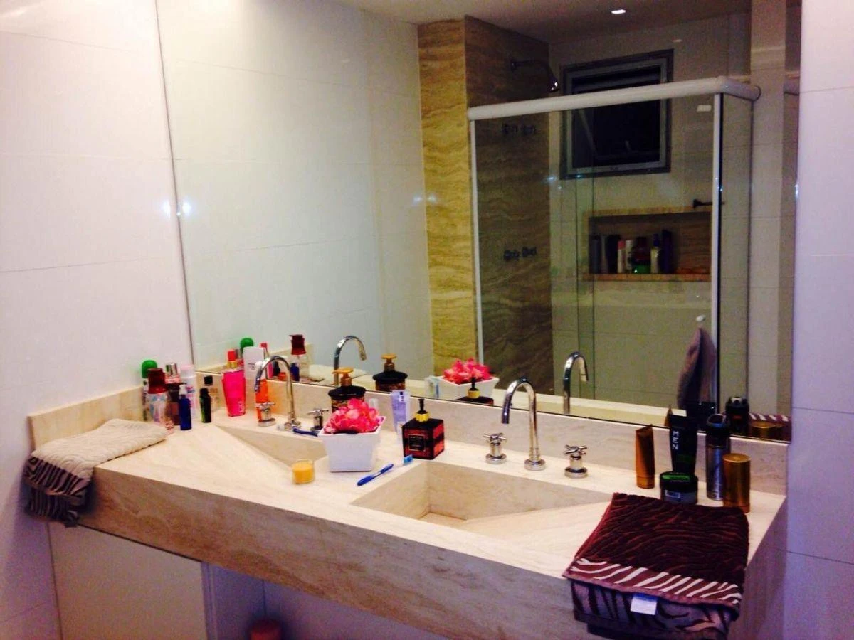 Furnished 189 m² apartment with 3 en-suite bedrooms and 2 parking — photo 8