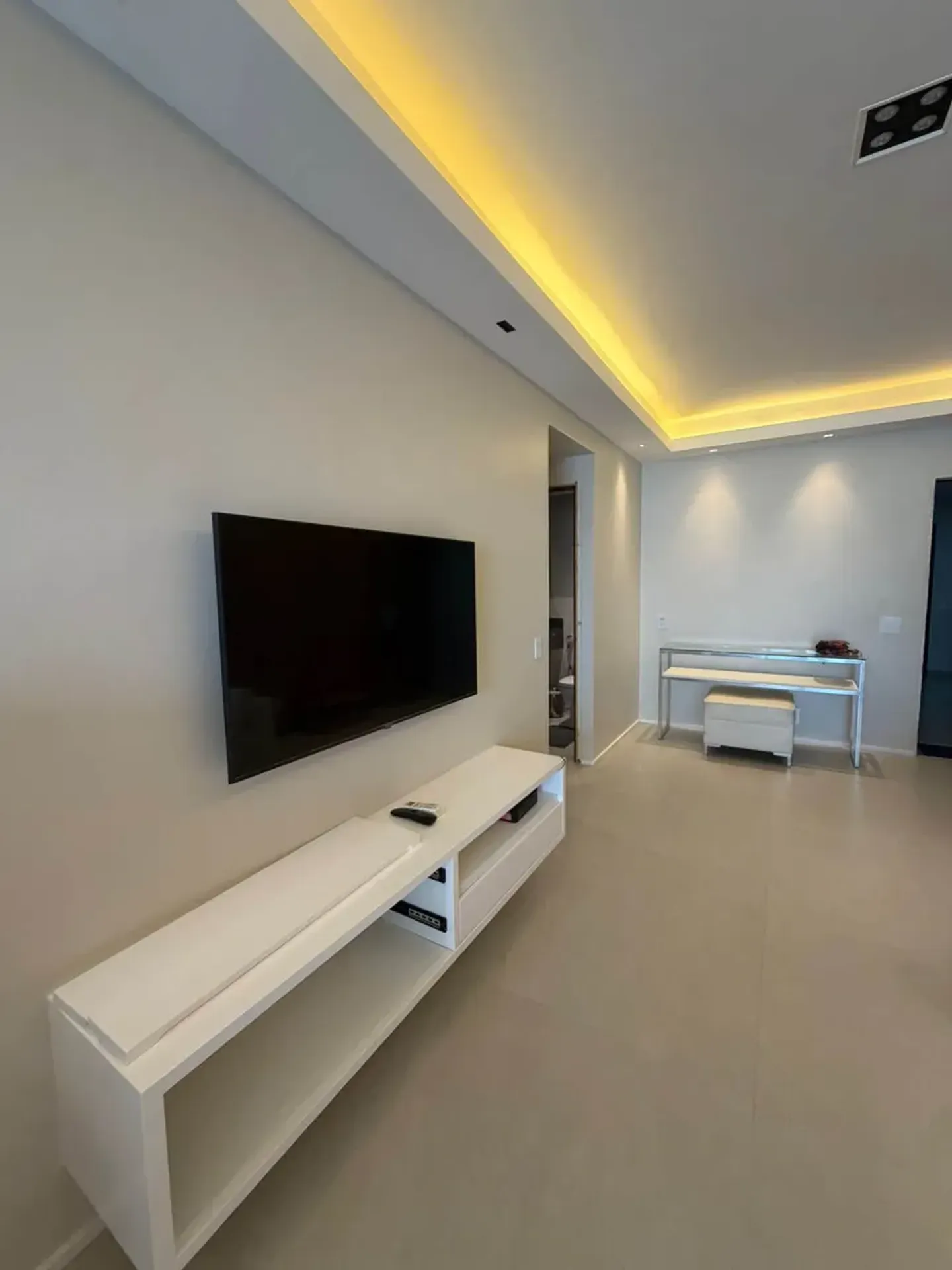 Home office in a one-bedroom apartment, 65 m²