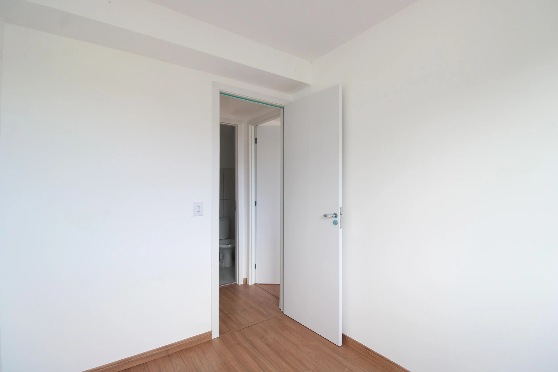 Unfurnished 2-bedroom apartment with balcony and private garden — photo 32