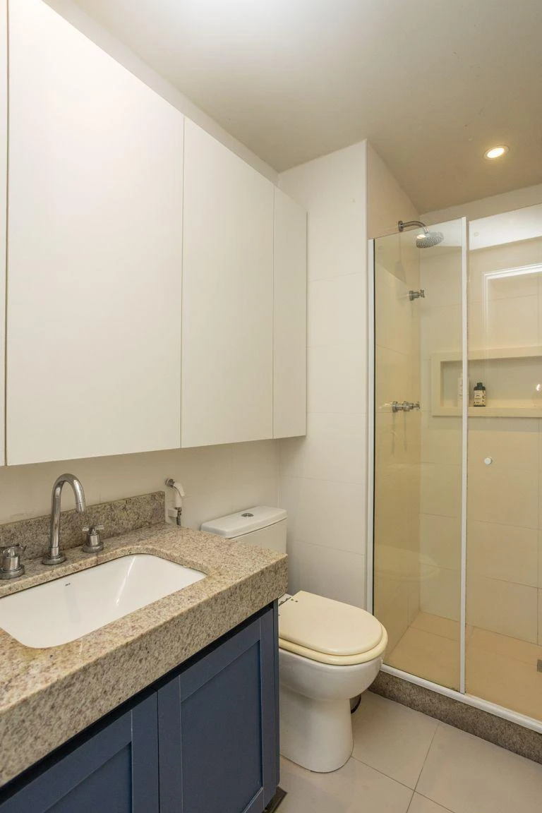 Furnished apartment, 87 m², with a glass-enclosed balcony — photo 15