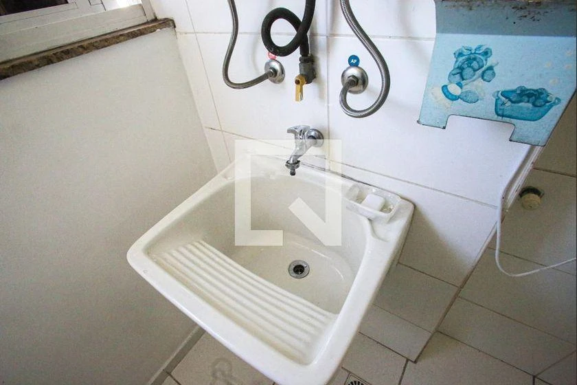 Balcony with a grill in a 3-bedroom apartment, 131 m² — photo 20