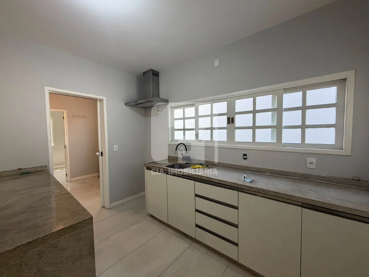 Casa de 290 m² com 5 quartos e área externa