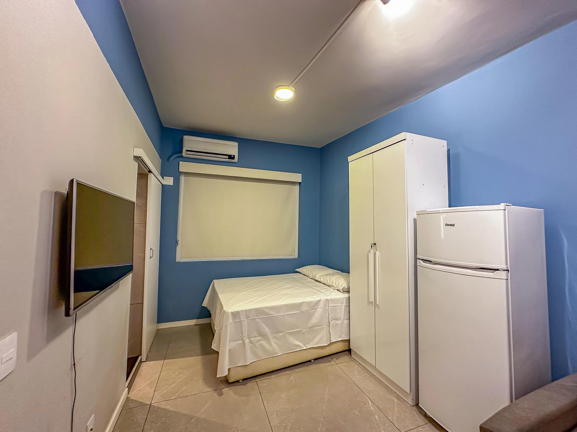 Furnished studio with glass shower and 1 bedroom — photo 19
