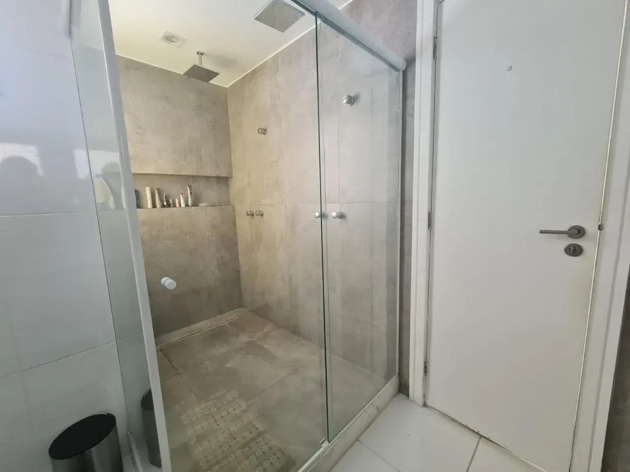 Rental house with 4 bedrooms, 5 bathrooms and 380 m² — photo 21