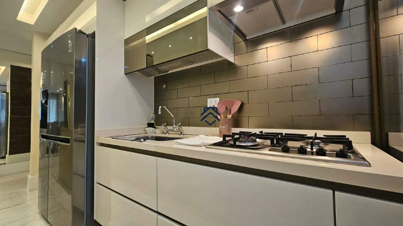 Furnished apartment, 74 m², with a glass-enclosed balcony — photo 3