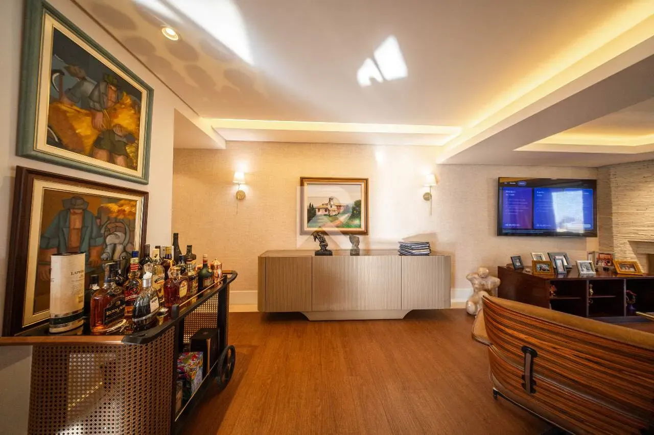 Furnished apartment with 3 bedrooms and 221 m² — photo 21