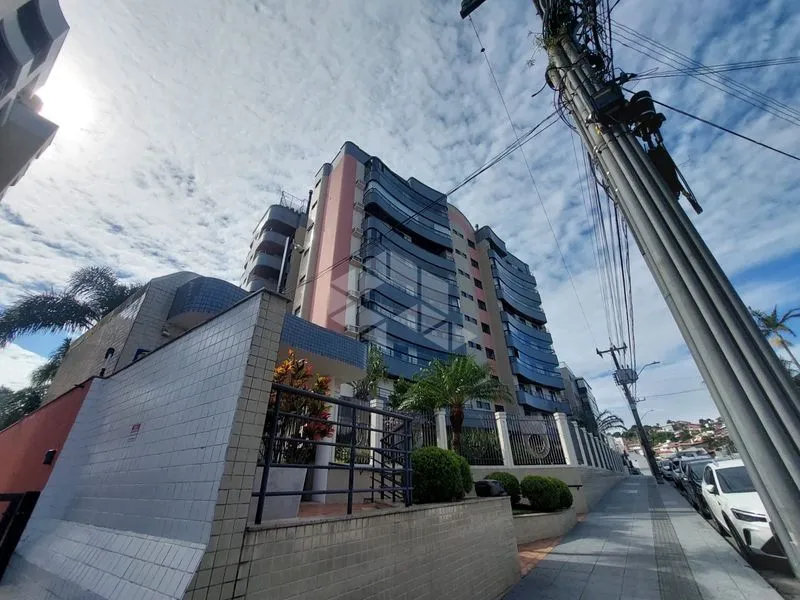 3-bedroom apartment with a balcony and 1 parking spot — photo 2