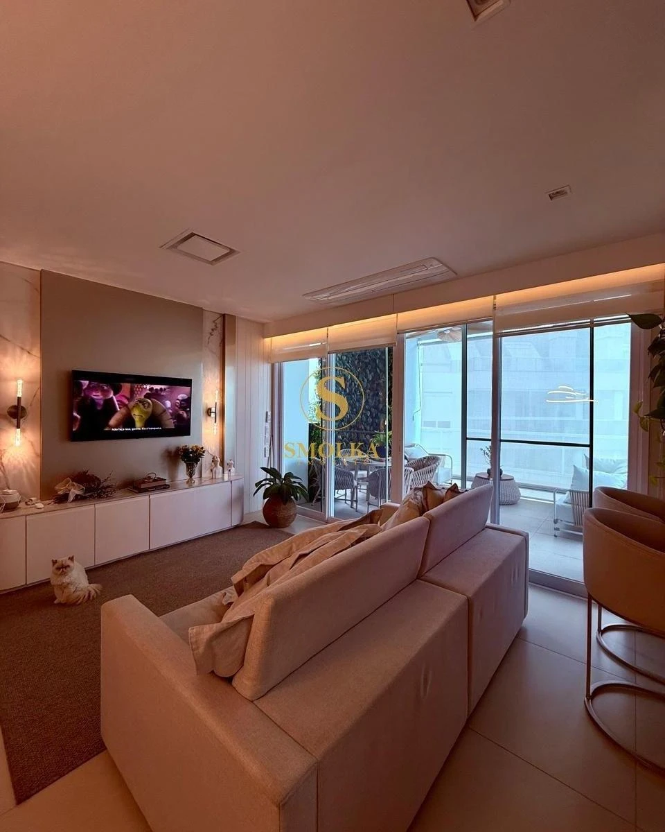 3-bedroom apartment with a grill on the balcony