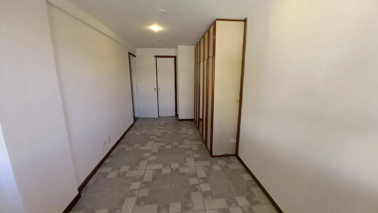 2-bedroom apartment with a bathtub — photo 11