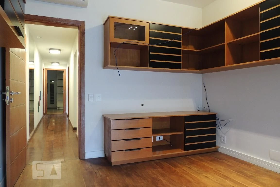 Apartamento de 4 quartos com janelas do piso ao teto — photo 70