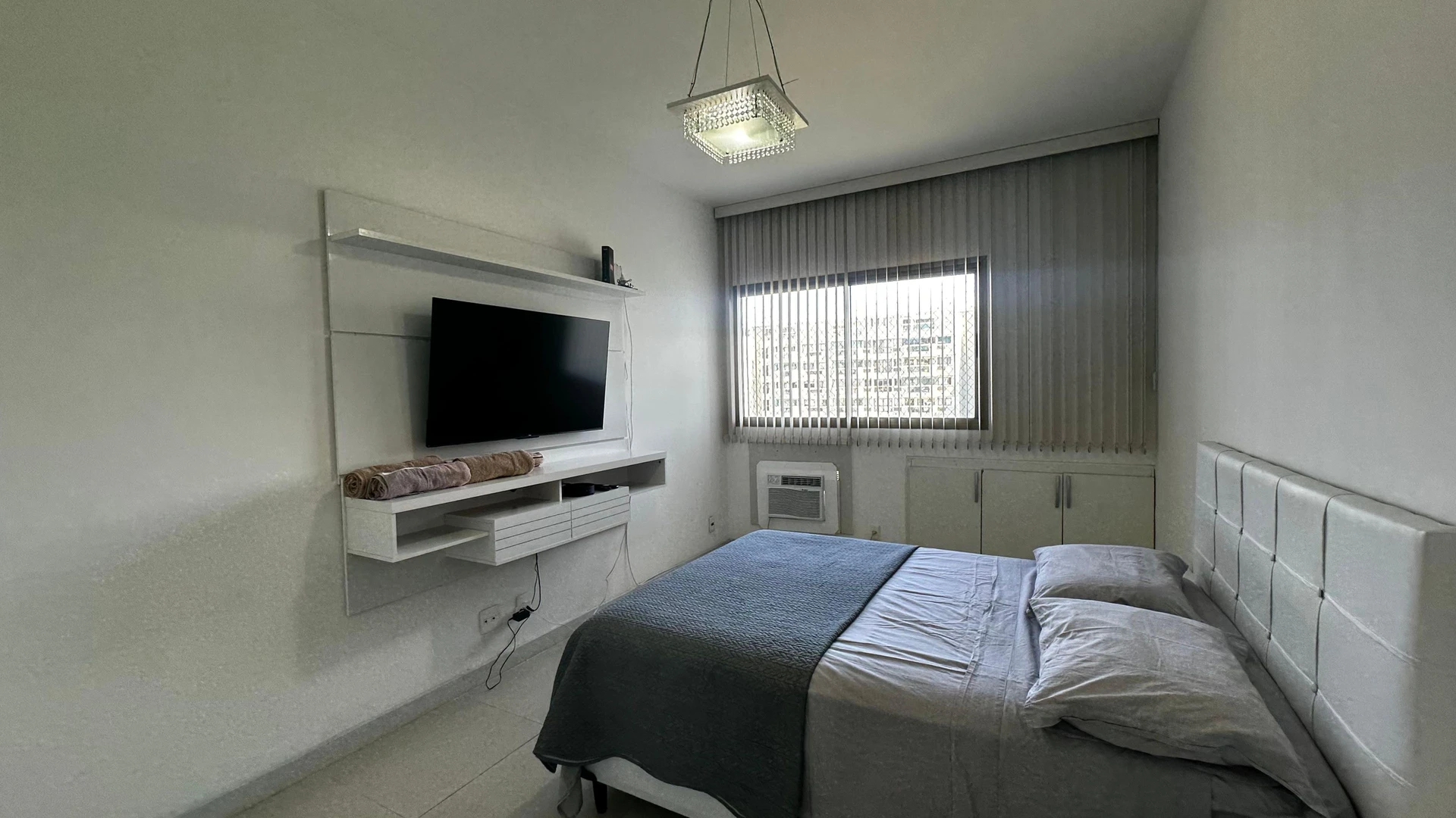 Apartamento mobiliado com varanda e 1 quarto