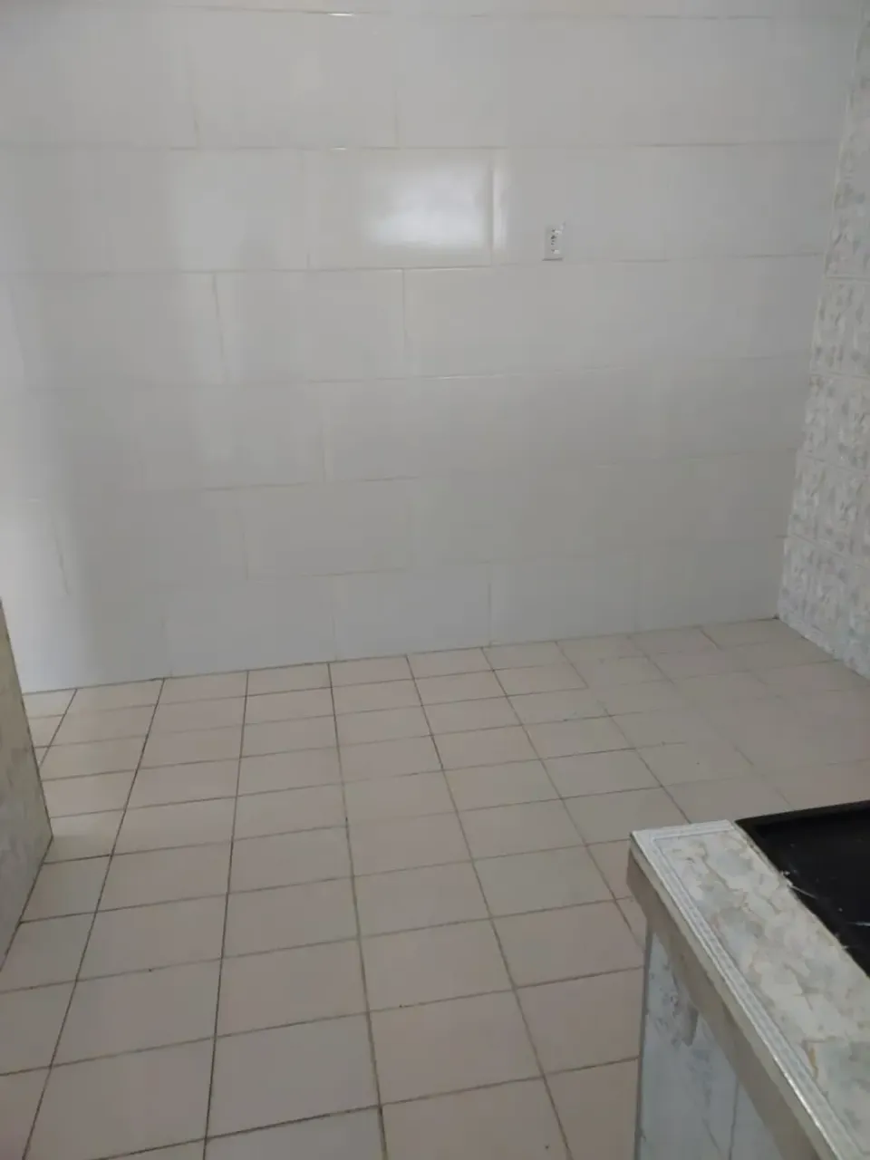 Unfurnished 1-bedroom apartment with a closed kitchen — photo 6