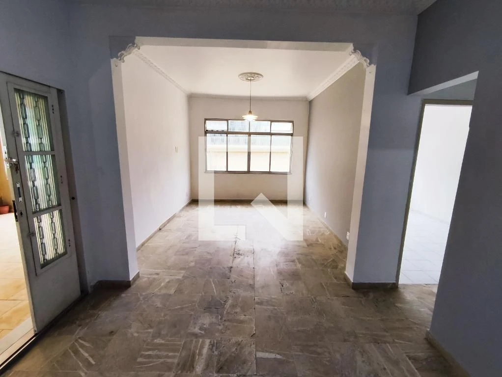 Casa com cozinha a gás e churrasqueira privativa