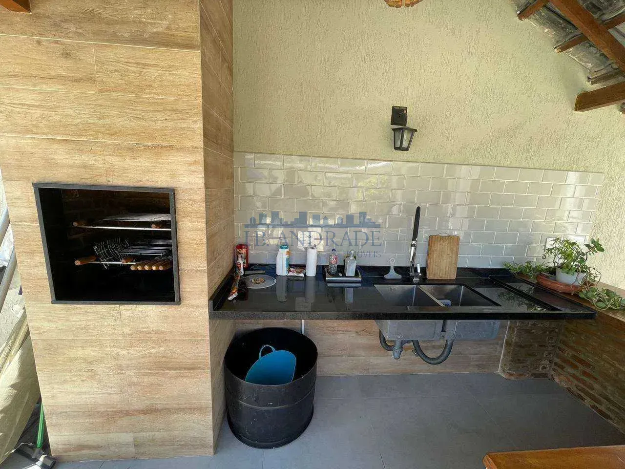 Casa com cozinha fechada e fogão a gás — photo 9