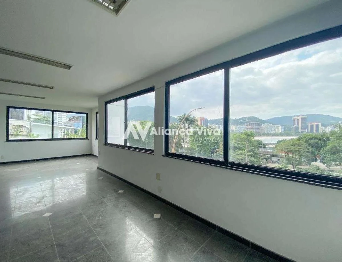 Casa, 824 m², com janelas do piso ao teto — photo 19