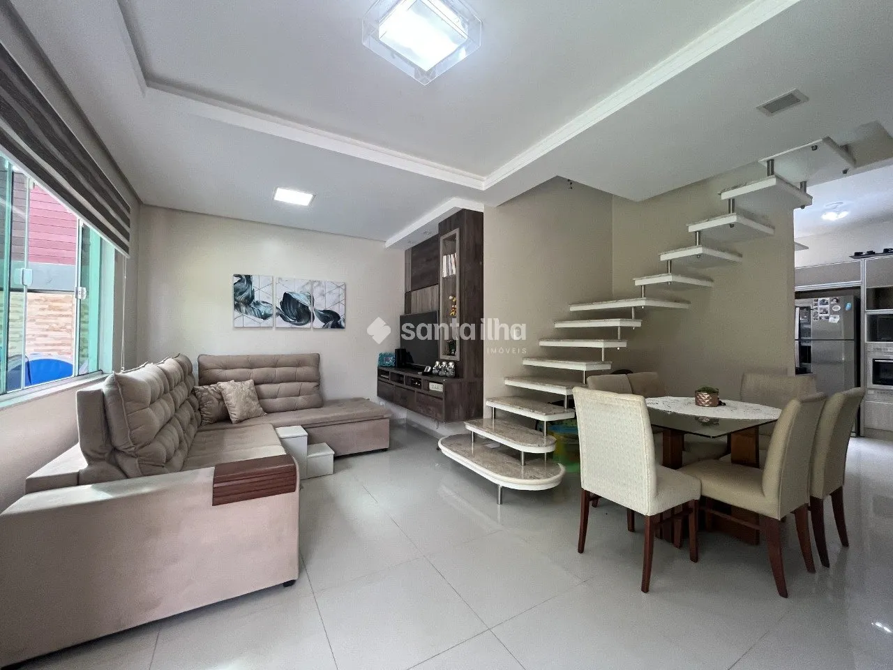 Casa mobiliada com 2 dormitórios e cozinha a gás