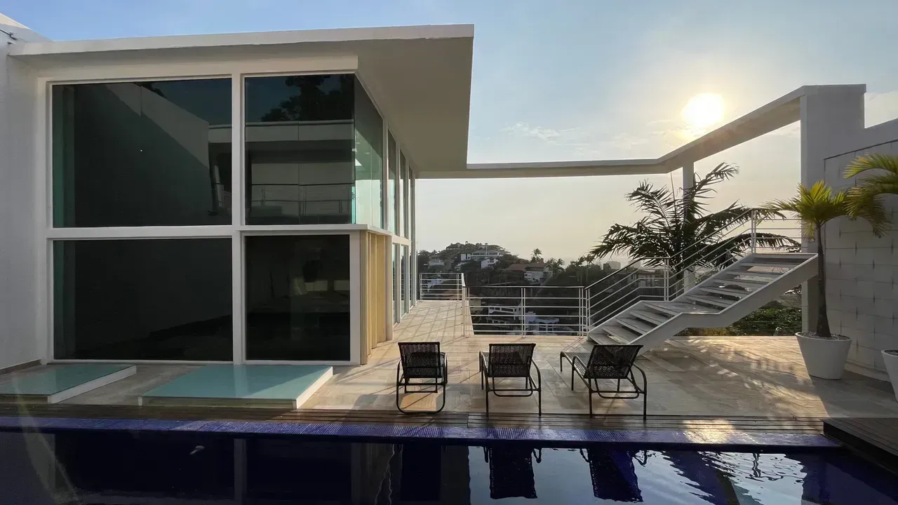 Unfurnished 3-bedroom, 3-bath house with a balcony — photo 16