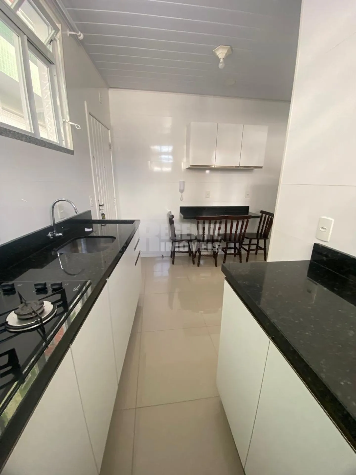 1-bedroom apartment with a gas cooktop kitchen — photo 3