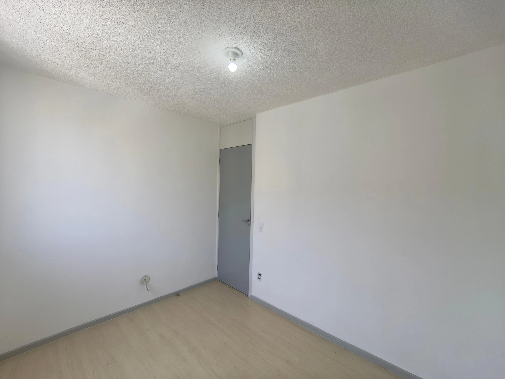 Apartamento de 2 quartos em condomínio com piscina — photo 2