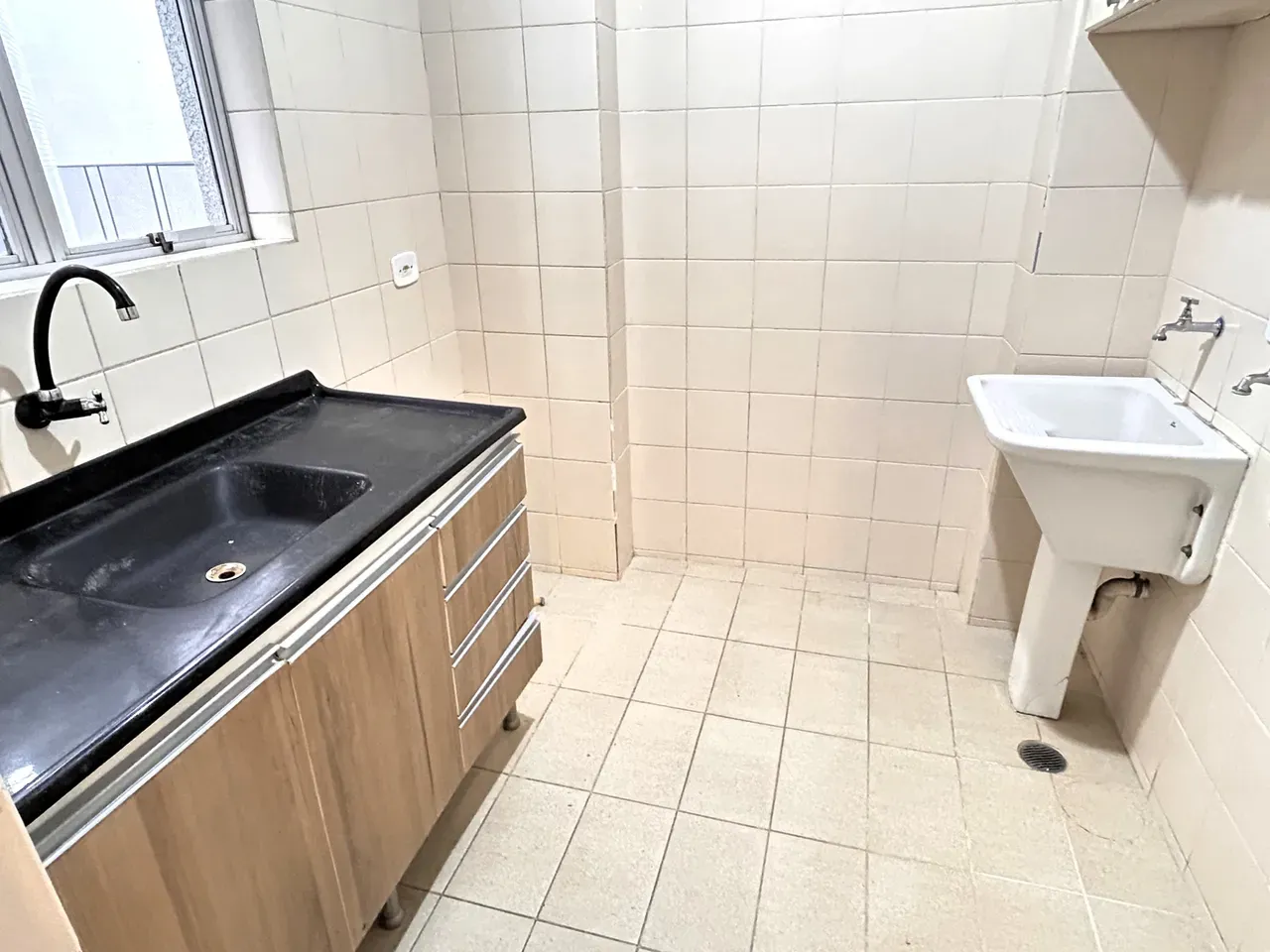 Apartment on the 2nd floor with wood or laminate floors — photo 4