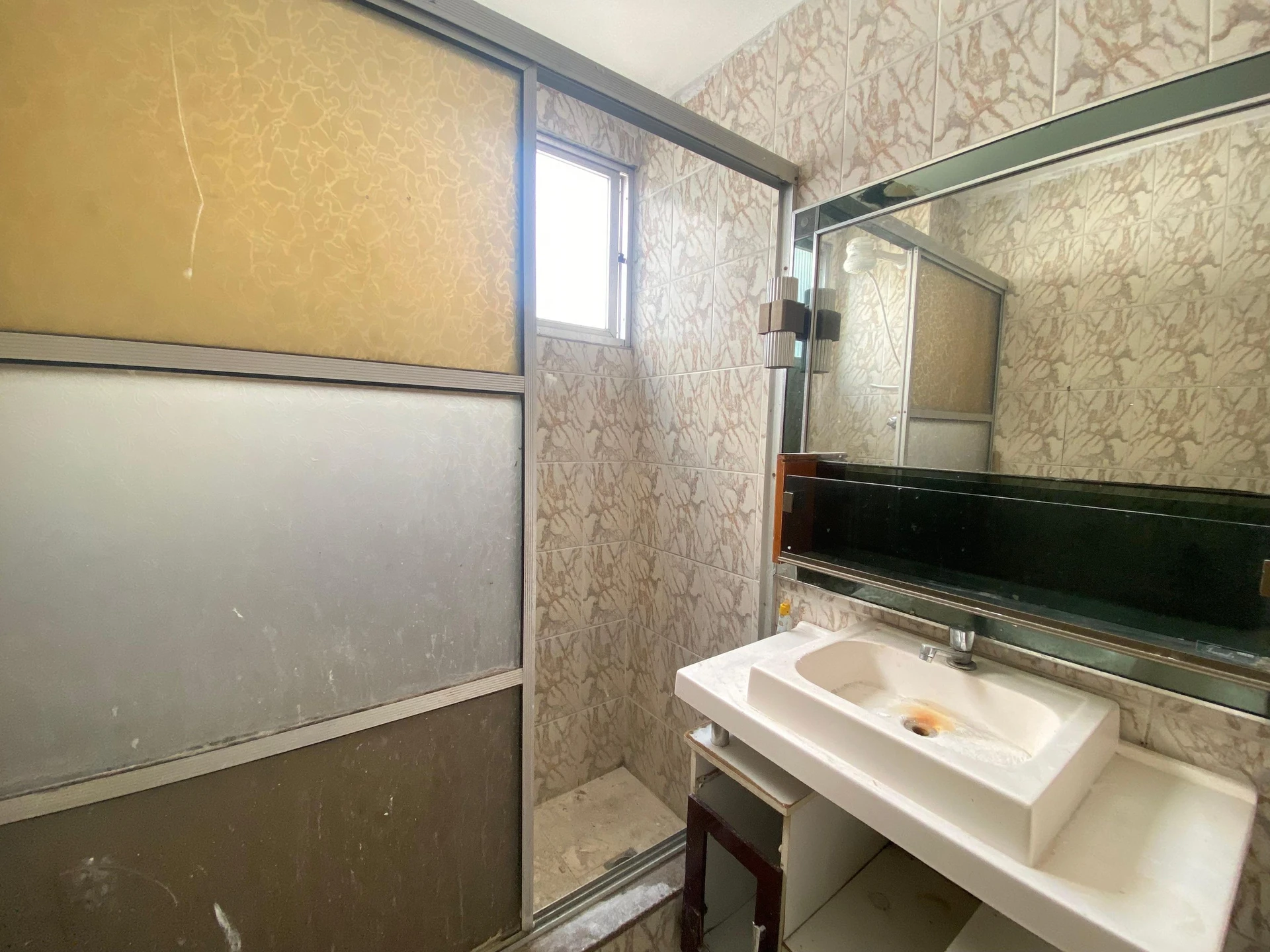 Квартира з 2 спальнями, 1 ванною та терасою — photo 35