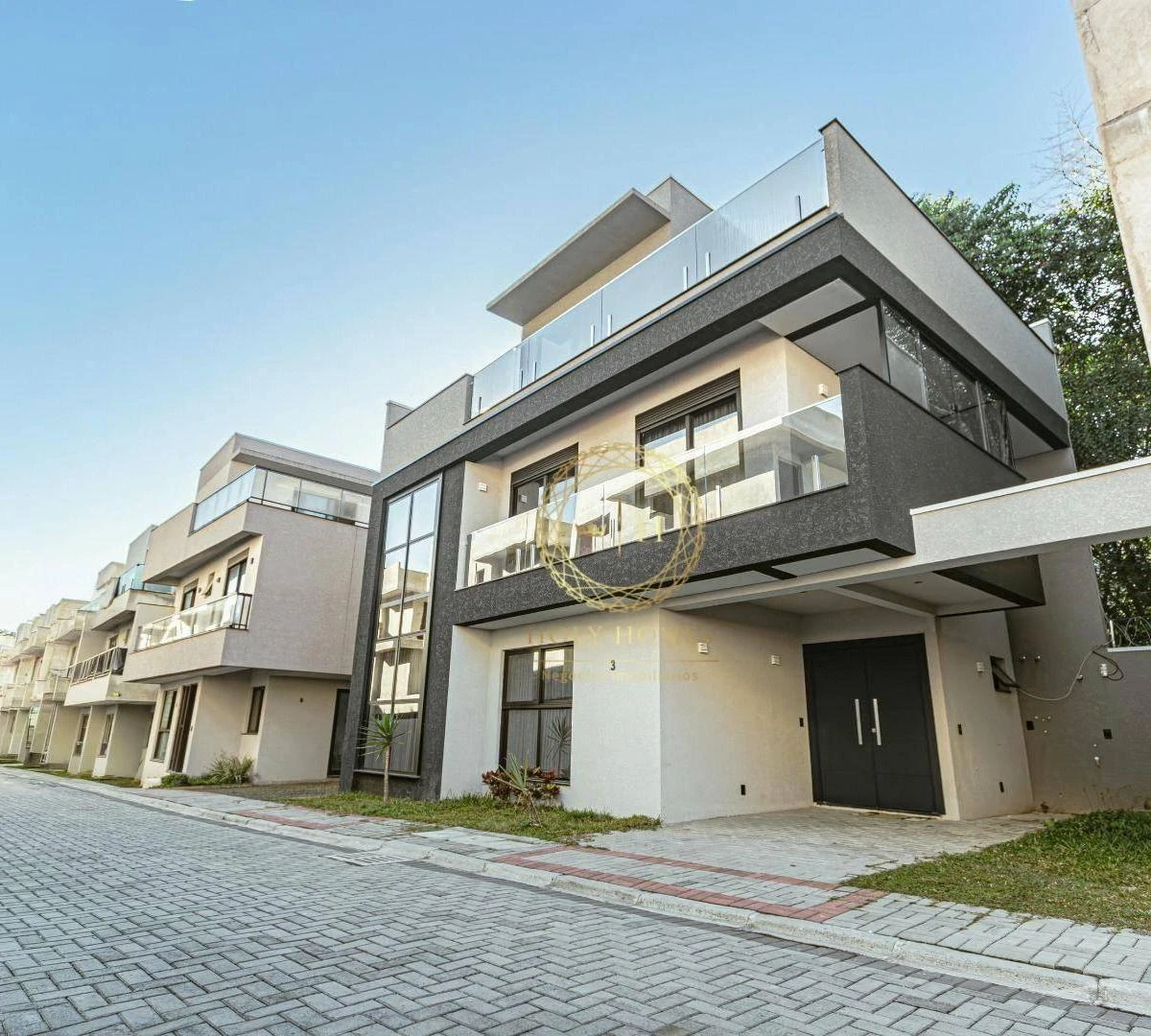 Condo house with a balcony and open-plan kitchen — photo 29