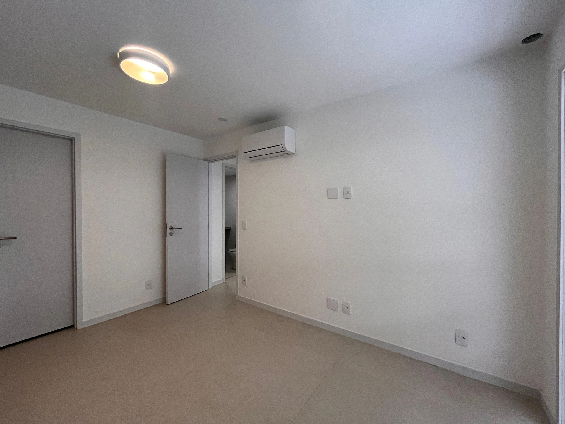 2-bedroom apartment in a building with a sauna — photo 39