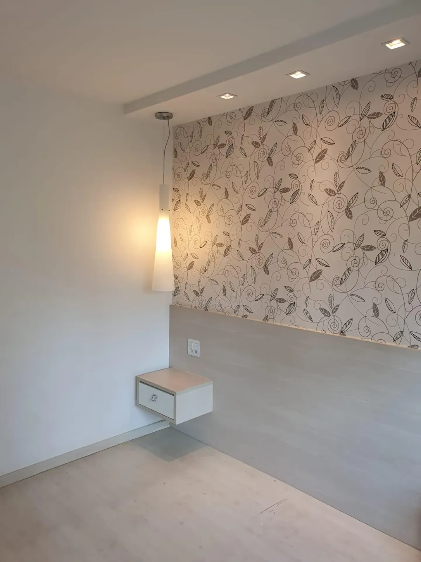 84 m² apartment with floor-to-ceiling windows and a bathtub — photo 3
