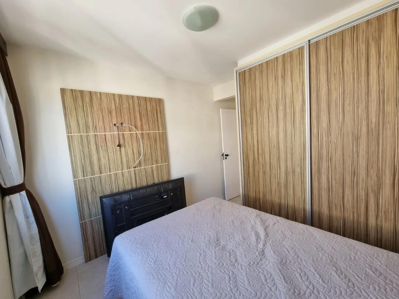 2-bedroom apartment with a closed-off kitchen — photo 5