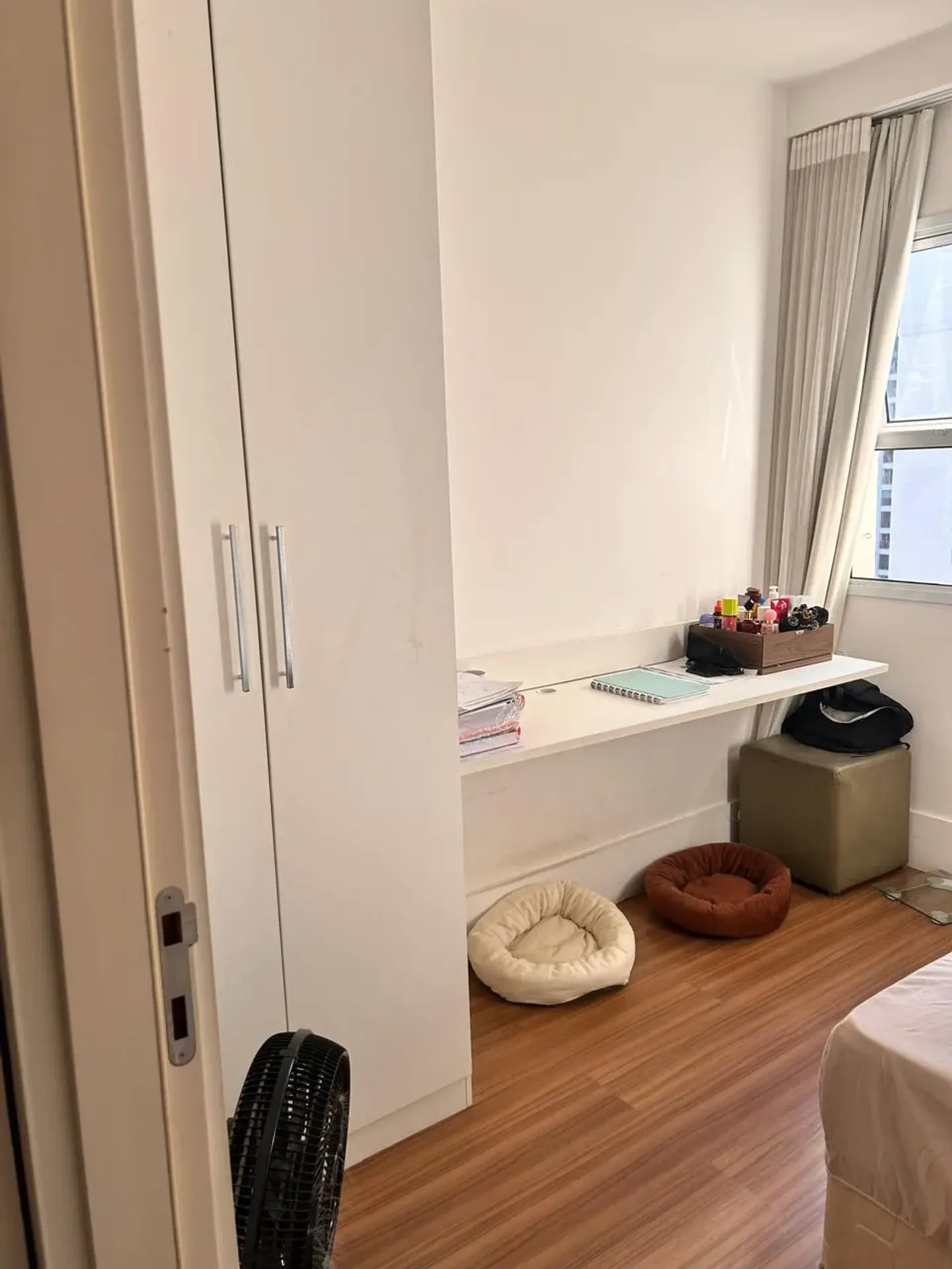 4-bedroom apartment with a grill on the balcony — photo 46