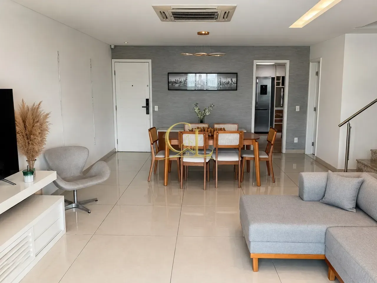 Apartamento mobiliado com 4 quartos e 4 banheiros — photo 7