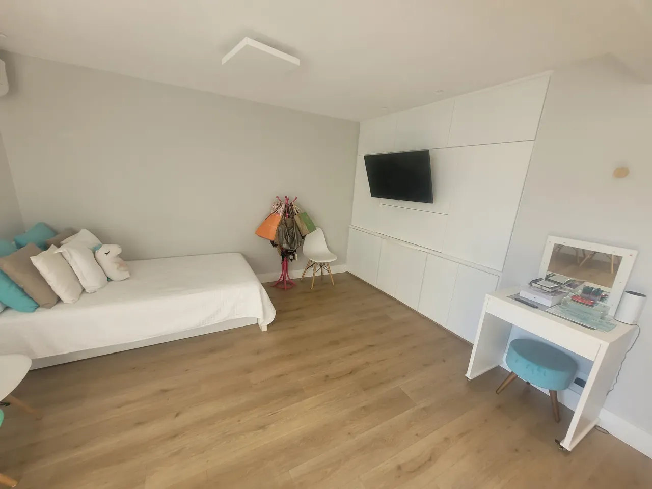 Duplex apartment with 4 bedrooms and 3 bathrooms — photo 13