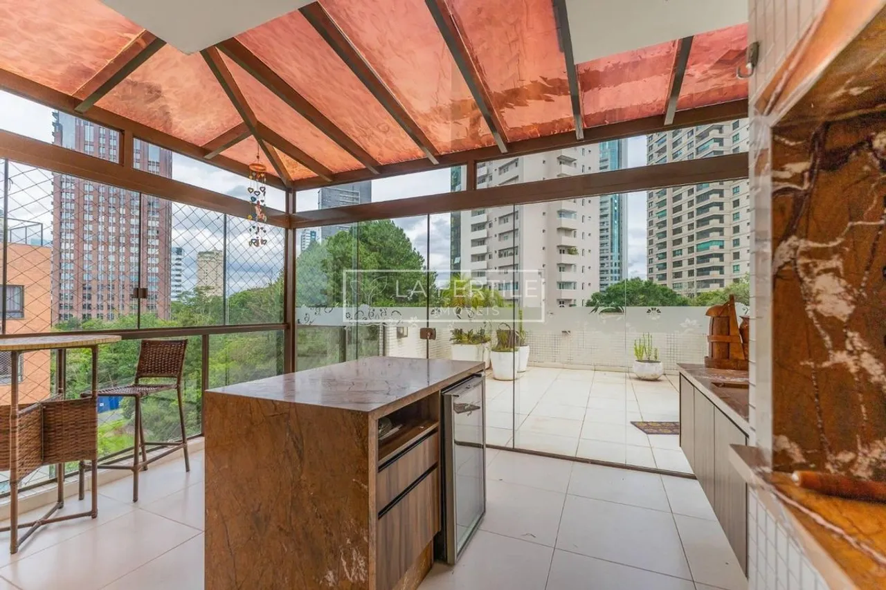 Furnished penthouse with 3 bedrooms and open-plan kitchen