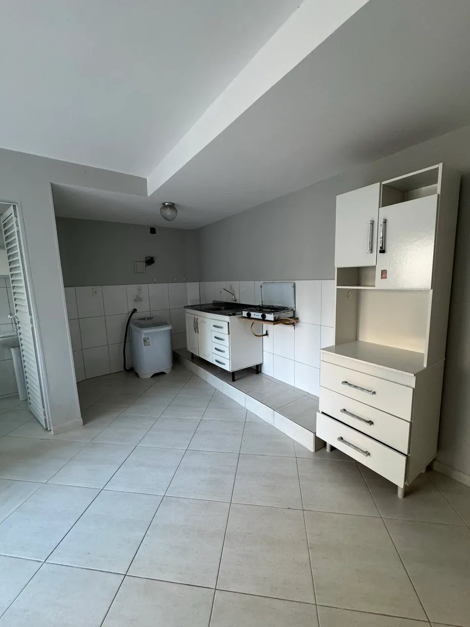 Unfurnished studio with glass shower and 1 bathroom — photo 10