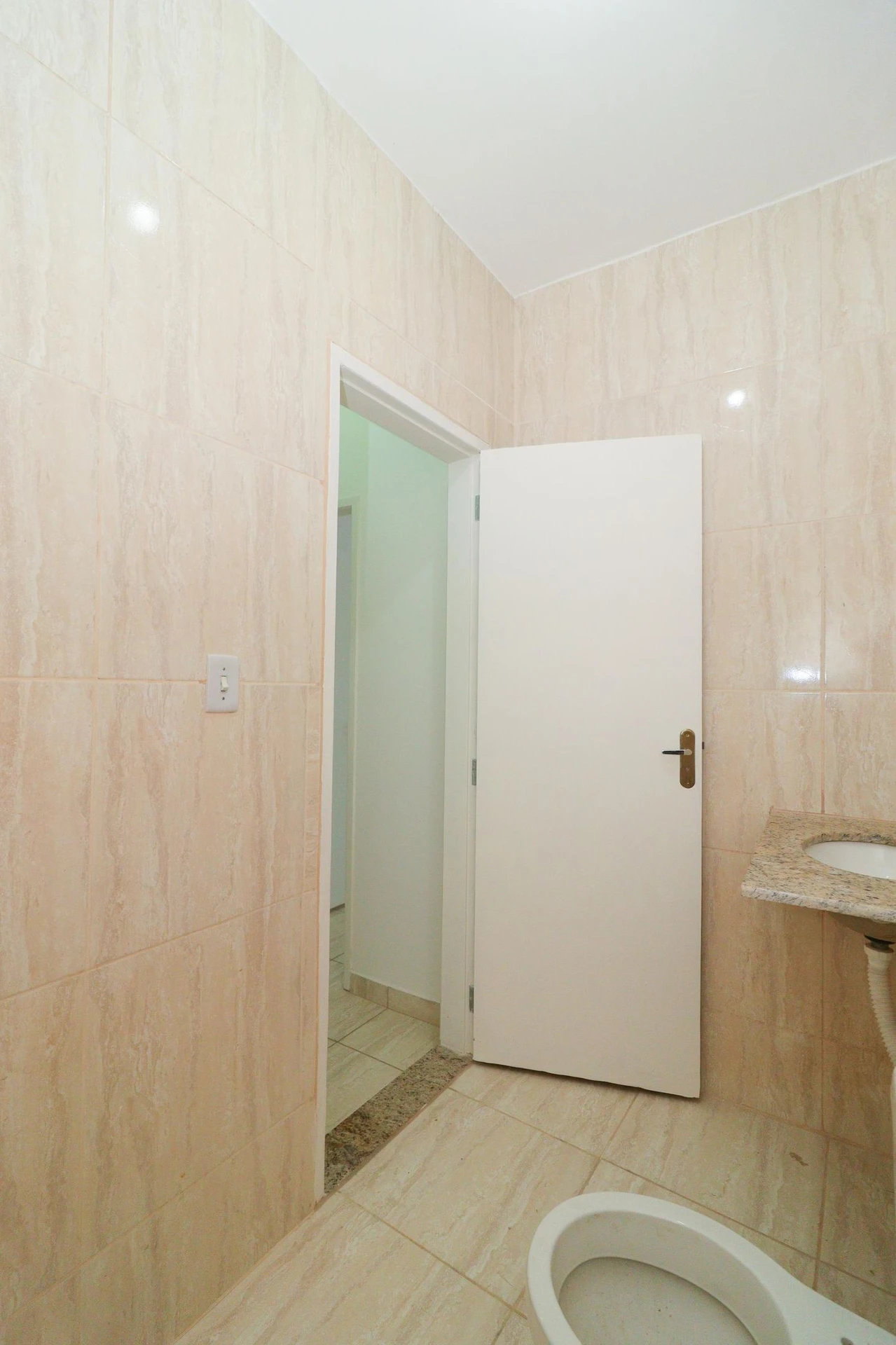 2-bedroom apartment with separate kitchen and no parking — photo 9