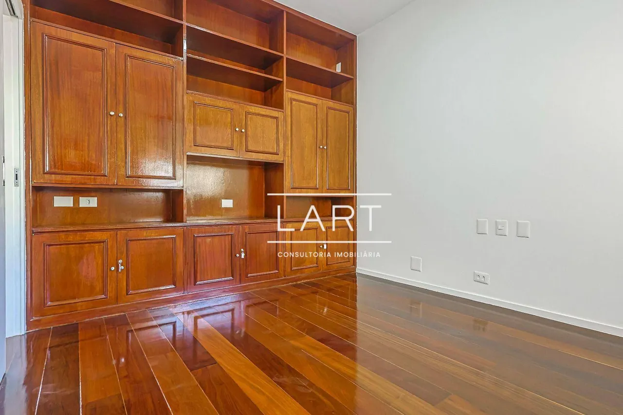 4-bedroom apartment with balcony and 227 m² — photo 12