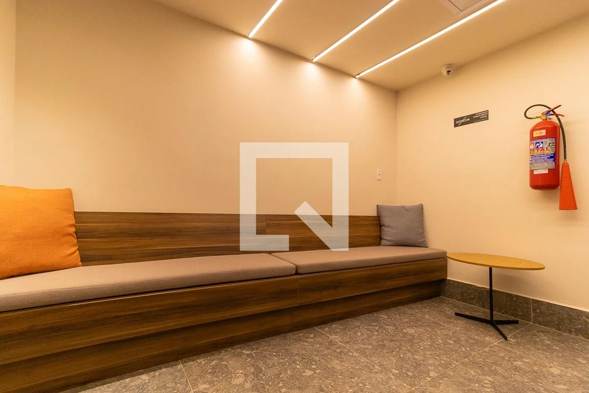 Furnished apartment, 32 m², with floor-to-ceiling windows — photo 23