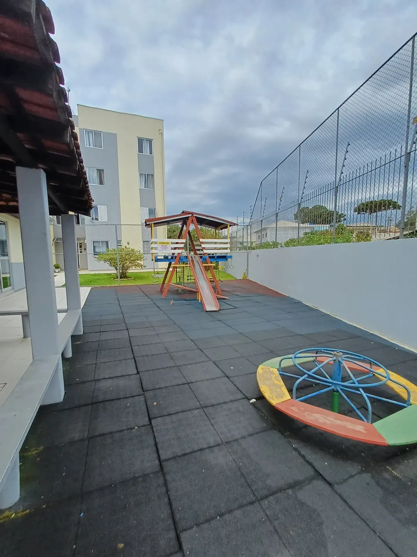 3-bedroom apartment with a grill on the balcony in Curitiba — photo 9
