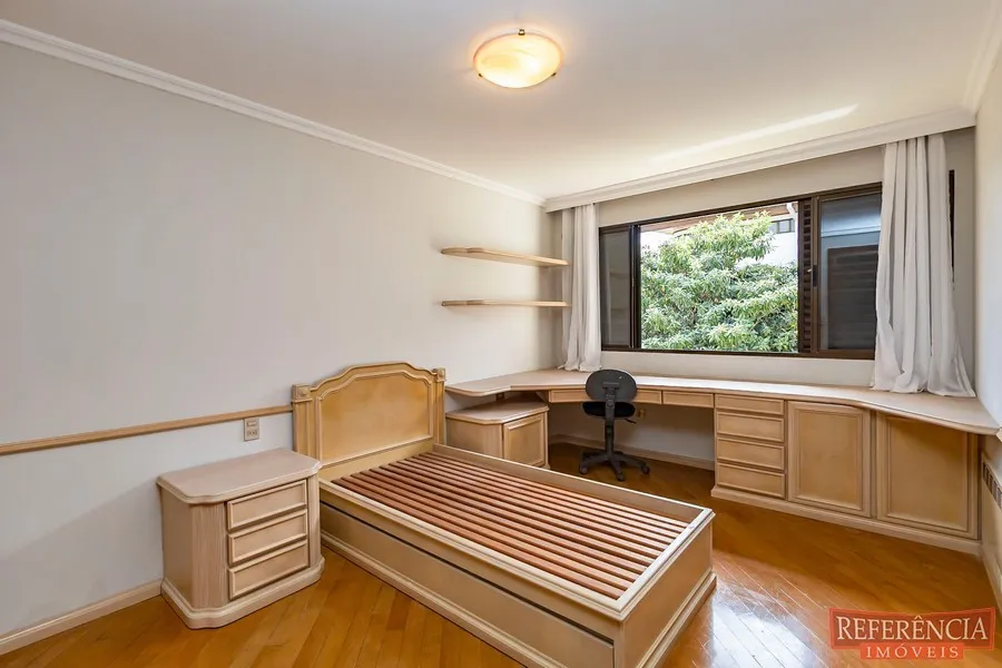 Condo house with 3 bedrooms and a closed kitchen — photo 16